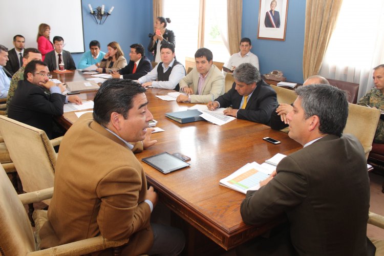 GOBIERNO FORTALECE COORDINACIÓN CON ALCALDES PARA IMPLEMENTAR MEDIDAS POST TERREMOTO GOBIERNO FORTALECE COORDINACIÓN CON ALCALDES PARA IMPLEMENTAR MEDIDAS POST TERREMOTO