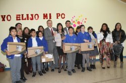 GOBIERNO ENTREGA MODERNOS COMPUTADORES PARA APOYAR ENSEÑANZA DE 2.600 ESCOLARES