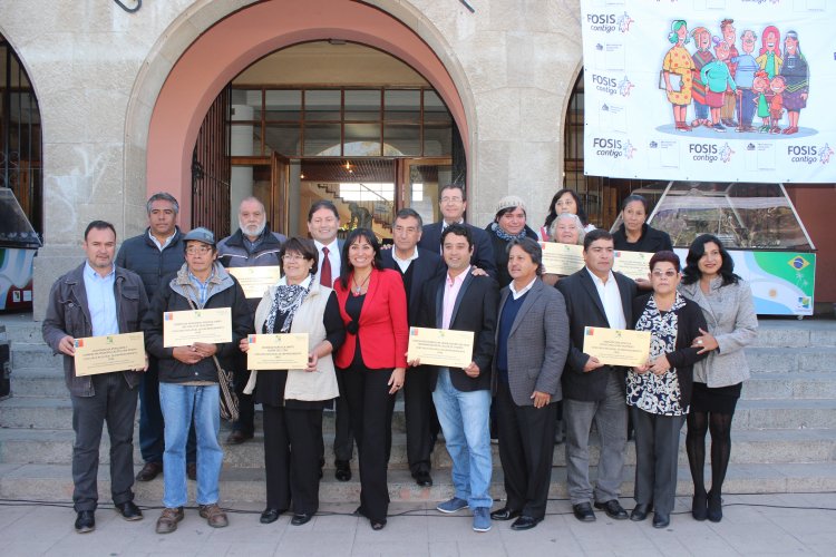 GOBIERNO REGIONAL Y FOSIS ENTREGAN $400 MILLONES PARA APOYAR A LOS EMPRENDEDORES LOCALES