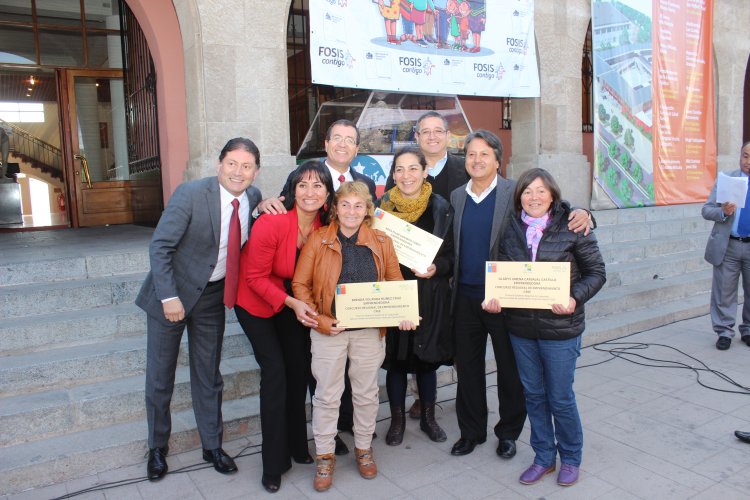 GOBIERNO REGIONAL Y FOSIS ENTREGAN $400 MILLONES PARA APOYAR A LOS EMPRENDEDORES LOCALES