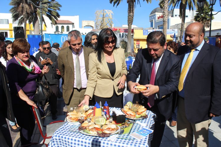 CON VARIADA OFERTA PROMUEVEN “TERCER TIEMPO” DE COPA AMÉRICA EN LA COMUNA DE COQUIMBO