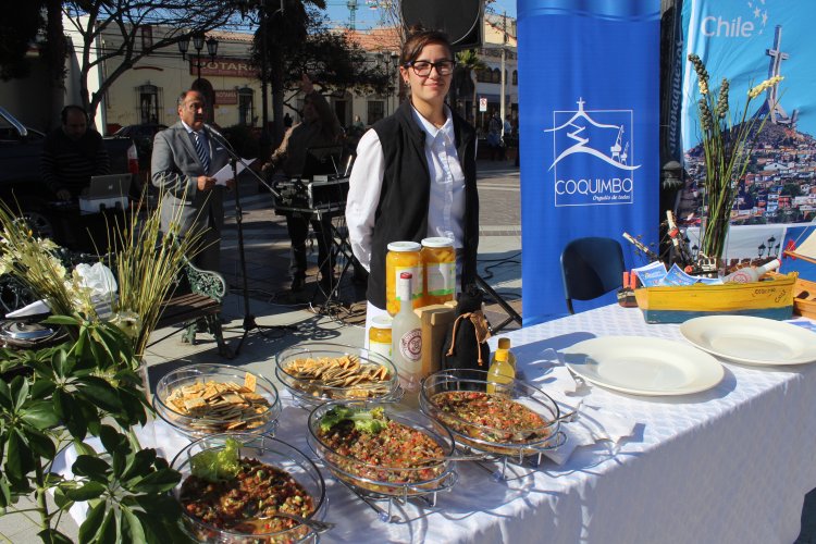 CON VARIADA OFERTA PROMUEVEN “TERCER TIEMPO” DE COPA AMÉRICA EN LA COMUNA DE COQUIMBO