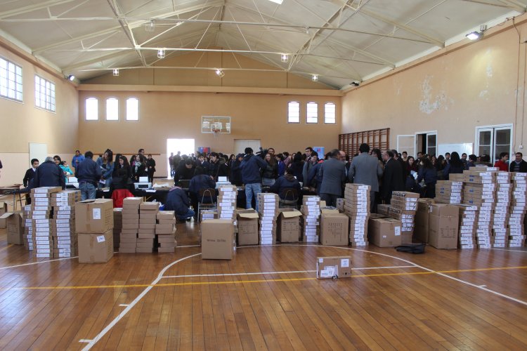 ALUMNOS DE LA SERENA RECIBEN COMPUTADORES DEL PROGRAMA “YO ELIJO MI PC” DE JUNAEB