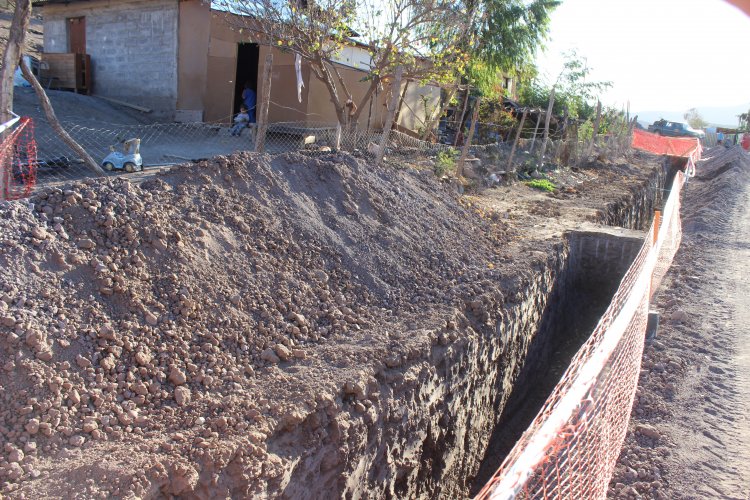 VECINOS DE HUANA CONTARÁN CON ANHELADO SISTEMA DE ALCANTARILLADO Y CASETAS SANITARIAS