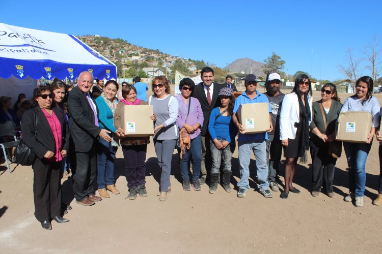 GOBIERNO COMENZÓ ENTREGA DE 10 MIL CAJAS DE ALIMENTOS EN MONTE PATRIA