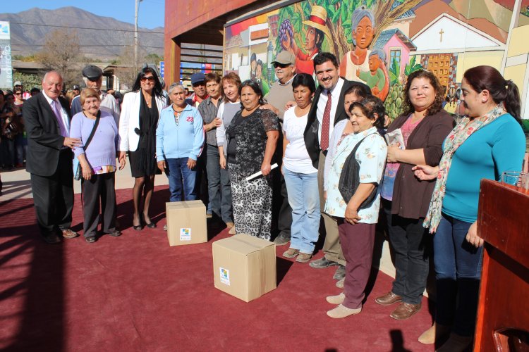 GOBIERNO COMENZÓ ENTREGA DE 10 MIL CAJAS DE ALIMENTOS EN MONTE PATRIA