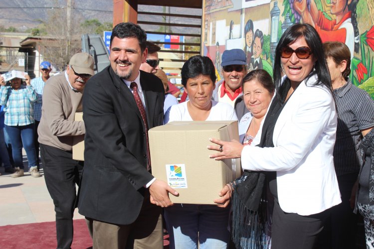 GOBIERNO COMENZÓ ENTREGA DE 10 MIL CAJAS DE ALIMENTOS EN MONTE PATRIA