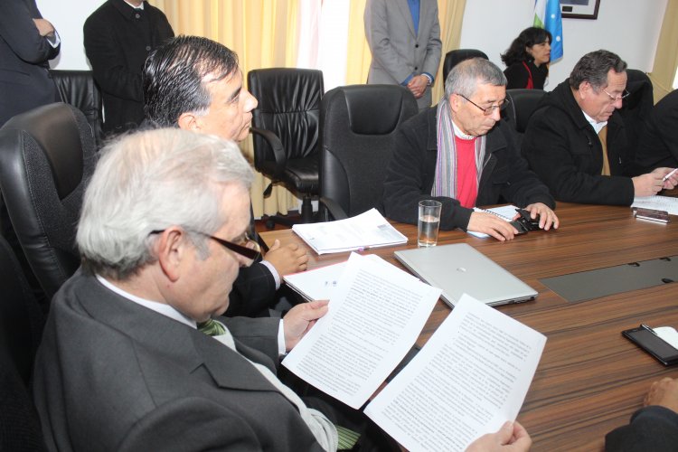 CONSEJEROS REGIONALES SOSTIENEN PRIMER ENCUENTRO CON EL NUEVO INTENDENTE DE LA REGIÓN
