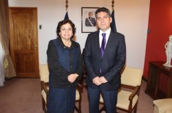 MINISTRA DE MINERÍA AURORA WILLIAMS SALUDA A INTENDENTE CLAUDIO IBÁÑEZ