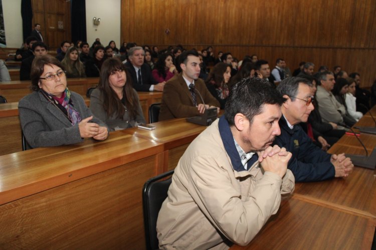 INTENDENTE IBÁÑEZ SALUDA A FUNCIONARIOS DE GOBIERNO INTERIOR Y GOBIERNO REGIONAL