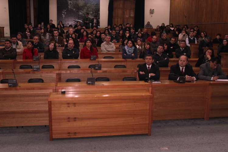 INTENDENTE IBÁÑEZ SALUDA A FUNCIONARIOS DE GOBIERNO INTERIOR Y GOBIERNO REGIONAL