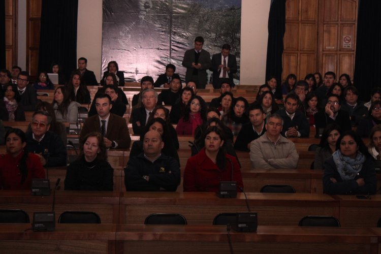 INTENDENTE IBÁÑEZ SALUDA A FUNCIONARIOS DE GOBIERNO INTERIOR Y GOBIERNO REGIONAL