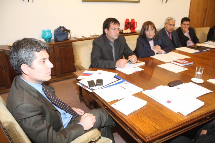 INTENDENTE IBÁÑEZ LIDERA MESA DE COORDINACIÓN POR AUMENTO DE COBERTURA EN EDUCACIÓN PARVULARIA