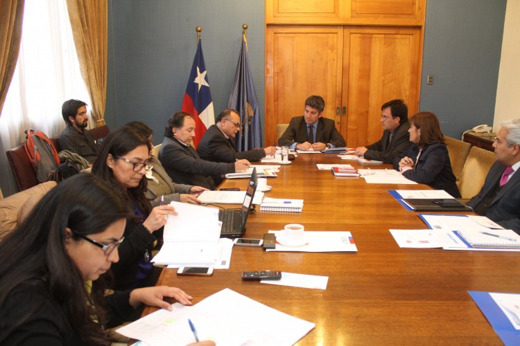 INTENDENTE IBÁÑEZ LIDERA MESA DE COORDINACIÓN POR AUMENTO DE COBERTURA EN EDUCACIÓN PARVULARIA