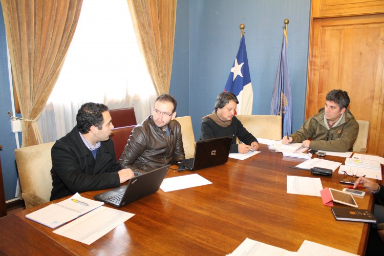 REUNION DE ONEMI CON INTENDENTE Y SERVICIOS PUBLICOS