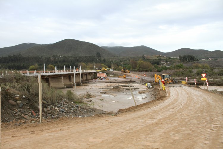 REUNION DE ONEMI CON INTENDENTE Y SERVICIOS PUBLICOS