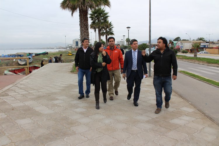 IMPLEMENTARÁN MEDIDAS PARA REPARAR DAÑOS EN CALETA DE PESCADORES DE PEÑUELAS