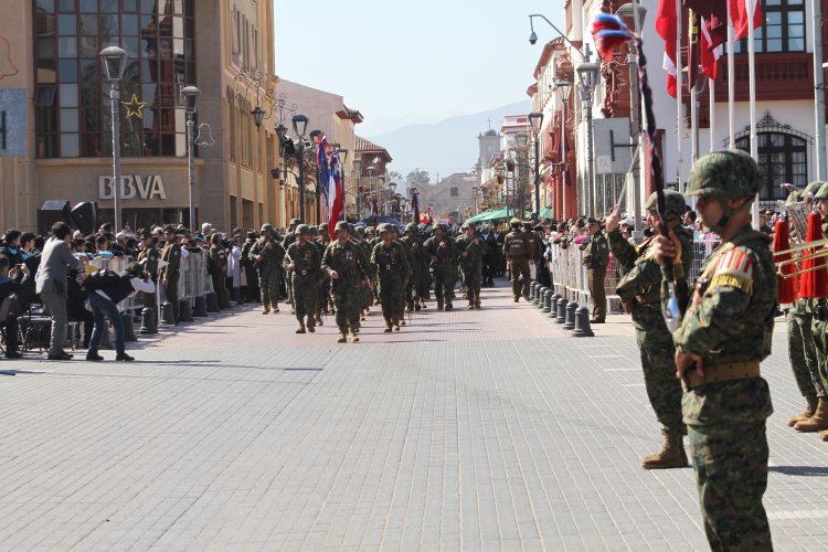 LA SERENA CELEBRA NUEVO ANIVERSARIO CON SOLEMNE DESFILE