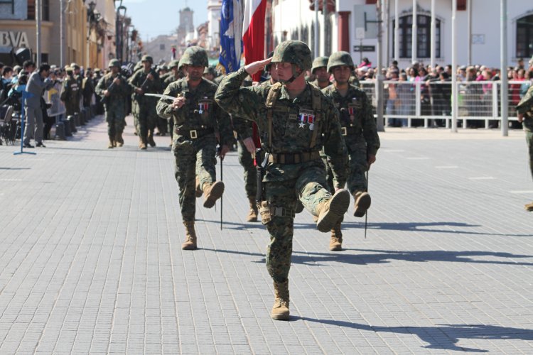 LA SERENA CELEBRA NUEVO ANIVERSARIO CON SOLEMNE DESFILE