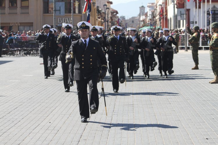 LA SERENA CELEBRA NUEVO ANIVERSARIO CON SOLEMNE DESFILE