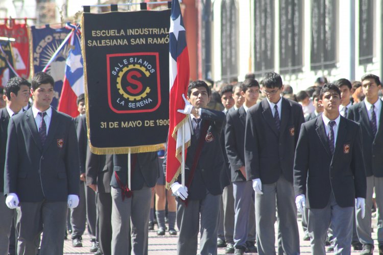 LA SERENA CELEBRA NUEVO ANIVERSARIO CON SOLEMNE DESFILE