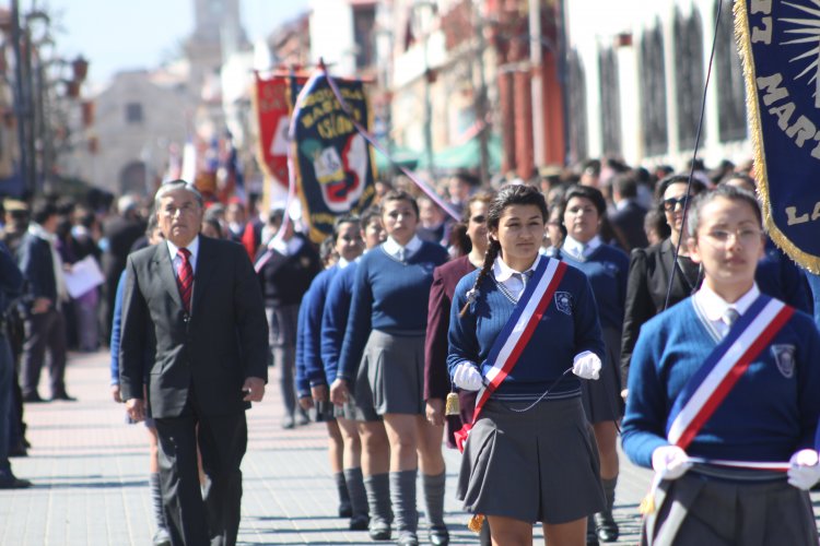 LA SERENA CELEBRA NUEVO ANIVERSARIO CON SOLEMNE DESFILE