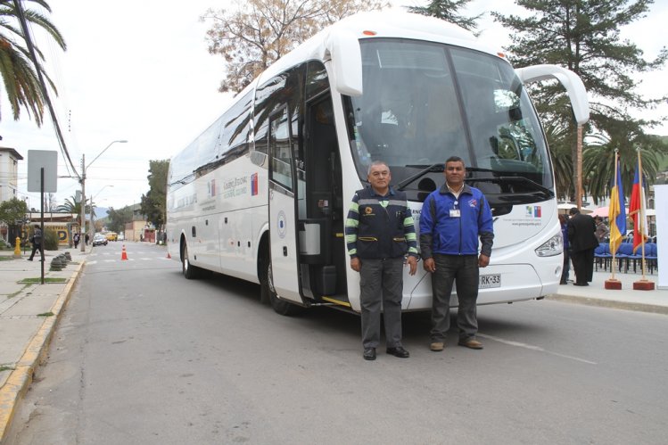 GOBIERNO REGIONAL DE COQUIMBO ENTREGA NUEVO BUS PARA EL HOSPITAL DE ILLAPEL