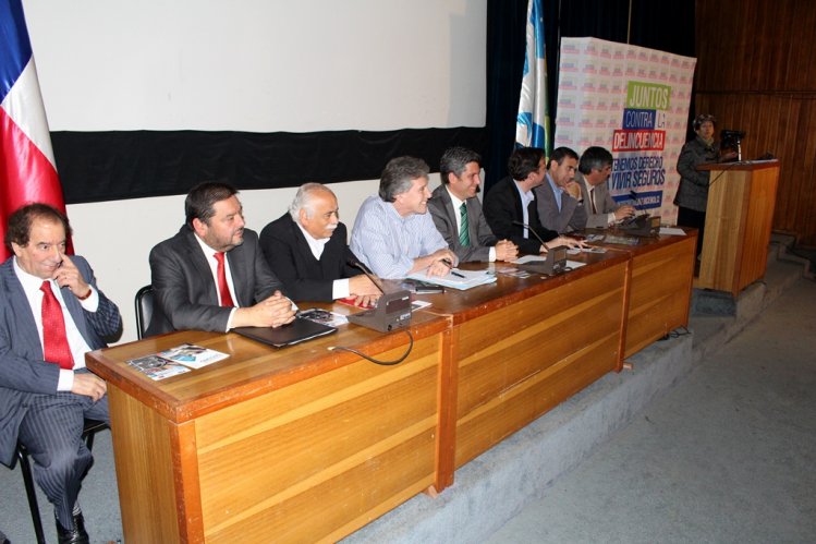 CAMPAÑA TRANSVERSAL REÚNE A DIRIGENTES SOCIALES Y AUTORIDADES POLÍTICAS CONTRA LA DELINCUENCIA