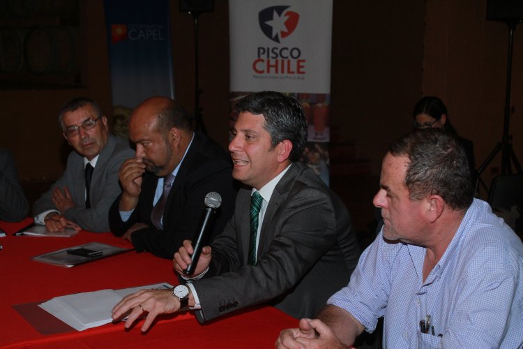 GOBIERNO Y PRODUCTORES DE PISCO FORTALECEN TRABAJO COLABORATIVO