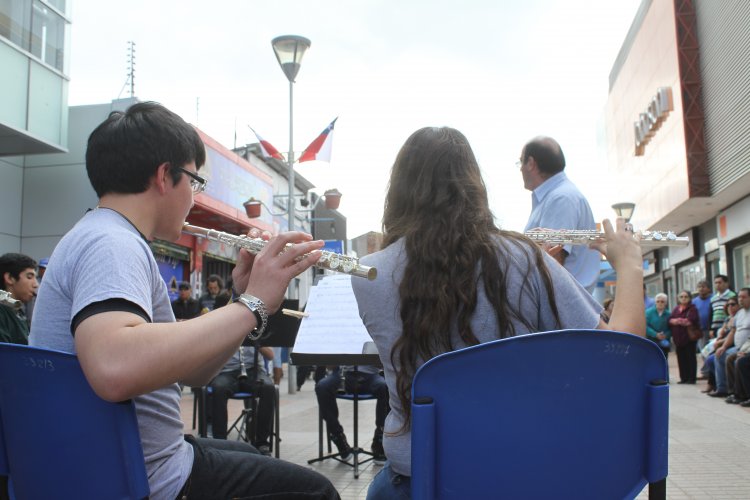 CON UN CONCIERTO EN PLENO PASEO PEATONAL DE OVALLE SE ENTREGAN FONDOS DEL CONCURSO PARA BANDAS Y ORQUESTAS JUVENILES