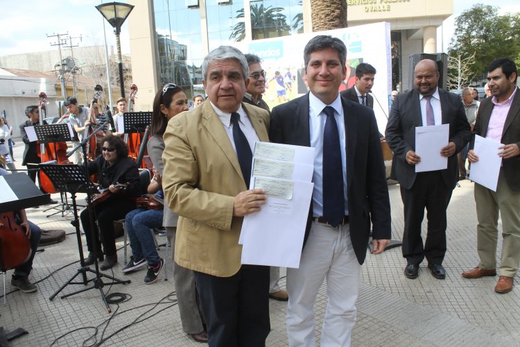 CON UN CONCIERTO EN PLENO PASEO PEATONAL DE OVALLE SE ENTREGAN FONDOS DEL CONCURSO PARA BANDAS Y ORQUESTAS JUVENILES