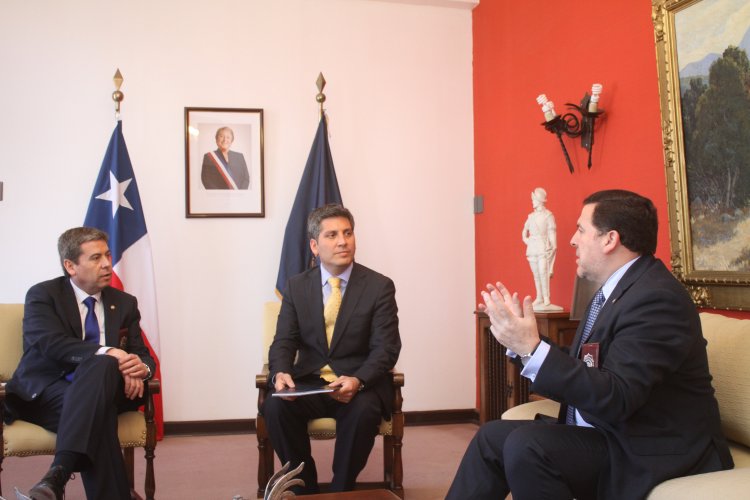 INTENDENTE CLAUDIO IBÁÑEZ RECIBE SALUDO DE NUEVO JEFE REGIONAL DE INVESTIGACIONES