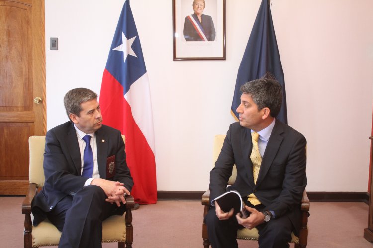 INTENDENTE CLAUDIO IBÁÑEZ RECIBE SALUDO DE NUEVO JEFE REGIONAL DE INVESTIGACIONES