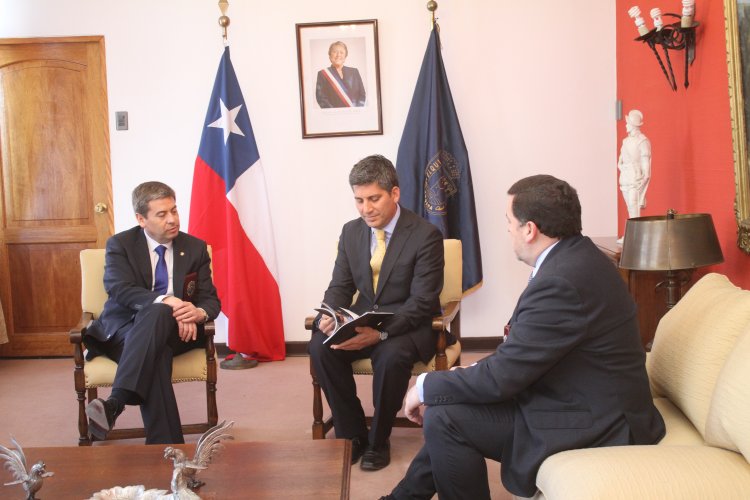 INTENDENTE CLAUDIO IBÁÑEZ RECIBE SALUDO DE NUEVO JEFE REGIONAL DE INVESTIGACIONES