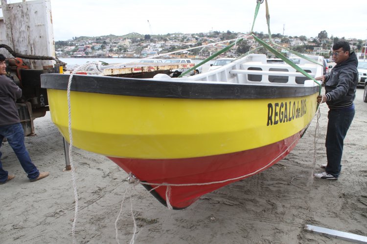 GOBIERNO ENTREGA NUEVOS MOTORES A LOS PESCADORES ARTESANALES DE TONGOY