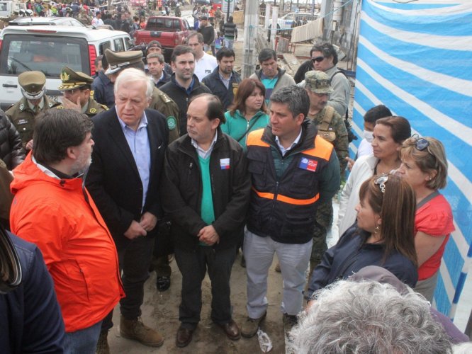 MINISTROS SUPERVISAN MEDIDAS DE APOYO POR TERREMOTO Y TSUNAMI EN COQUIMBO