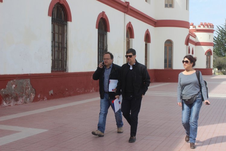 MINISTROS SUPERVISAN MEDIDAS DE APOYO POR TERREMOTO Y TSUNAMI EN COQUIMBO