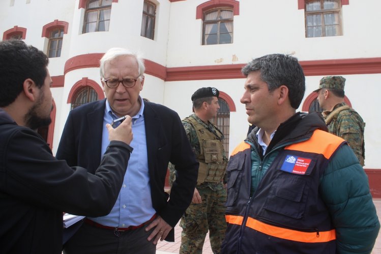 MINISTROS SUPERVISAN MEDIDAS DE APOYO POR TERREMOTO Y TSUNAMI EN COQUIMBO