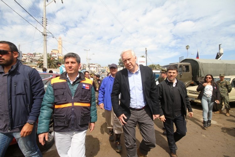 MINISTROS SUPERVISAN MEDIDAS DE APOYO POR TERREMOTO Y TSUNAMI EN COQUIMBO