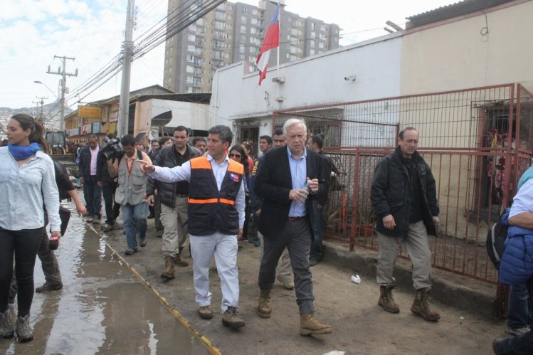 MINISTROS SUPERVISAN MEDIDAS DE APOYO POR TERREMOTO Y TSUNAMI EN COQUIMBO