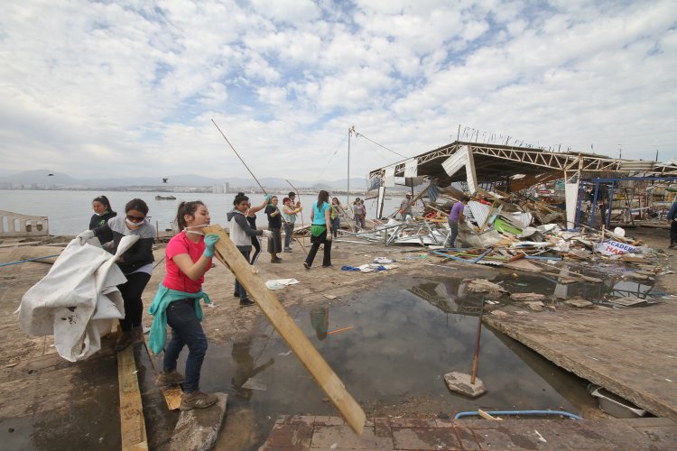 MINISTROS SUPERVISAN MEDIDAS DE APOYO POR TERREMOTO Y TSUNAMI EN COQUIMBO