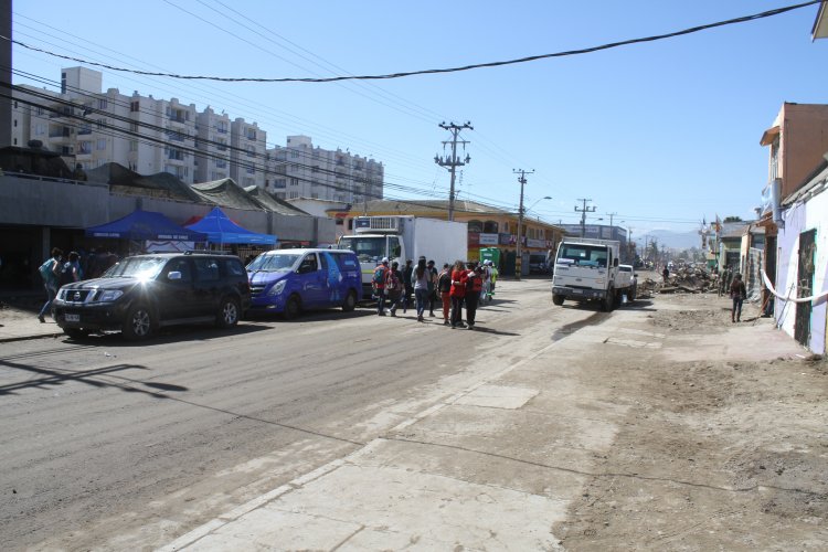 GOBIERNO ENTREGA LOS PRIMEROS 20 BONOS DE ENSERES A DAMNIFICADOS DEL TSUNAMI