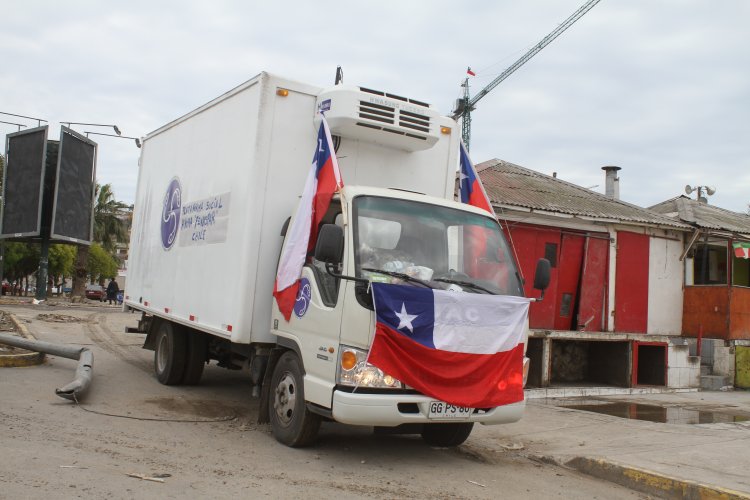 CUATRO TONELADAS DE ALIMENTOS ENTREGAN PESCADORES DE CORONEL EN COQUIMBO