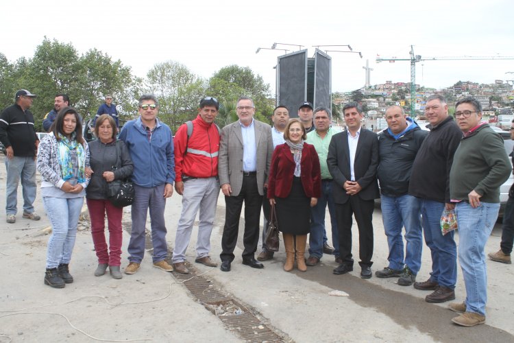CUATRO TONELADAS DE ALIMENTOS ENTREGAN PESCADORES DE CORONEL EN COQUIMBO
