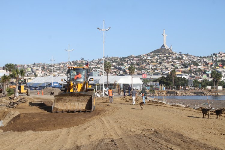 DESTACAN CELERIDAD EN RECUPERACIÓN DE CONECTIVIDAD VIAL EN COSTANERA DE COQUIMBO TRAS DAÑO POR TSUNAMI