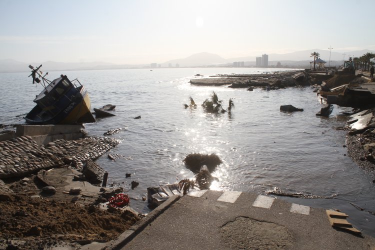 DESTACAN CELERIDAD EN RECUPERACIÓN DE CONECTIVIDAD VIAL EN COSTANERA DE COQUIMBO TRAS DAÑO POR TSUNAMI