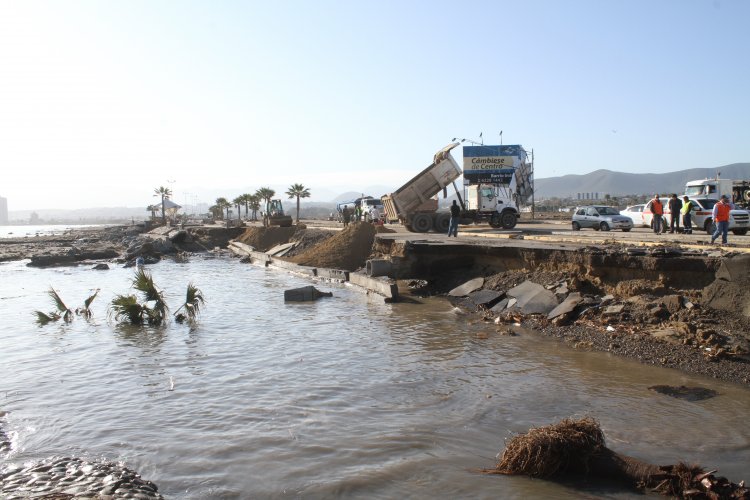 DESTACAN CELERIDAD EN RECUPERACIÓN DE CONECTIVIDAD VIAL EN COSTANERA DE COQUIMBO TRAS DAÑO POR TSUNAMI