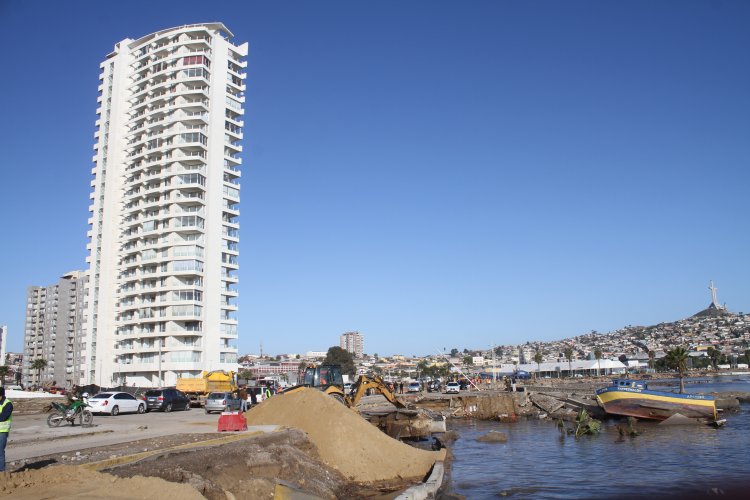 DESTACAN CELERIDAD EN RECUPERACIÓN DE CONECTIVIDAD VIAL EN COSTANERA DE COQUIMBO TRAS DAÑO POR TSUNAMI