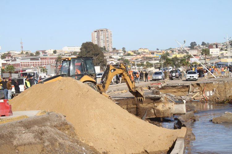 DESTACAN CELERIDAD EN RECUPERACIÓN DE CONECTIVIDAD VIAL EN COSTANERA DE COQUIMBO TRAS DAÑO POR TSUNAMI