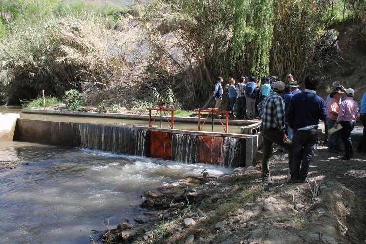 CON AYUDA DEL EJÉRCITO, GOBIERNO RESTABLECE RIEGO EN CANAL DAÑADO POR TERREMOTO EN MONTE PATRIA